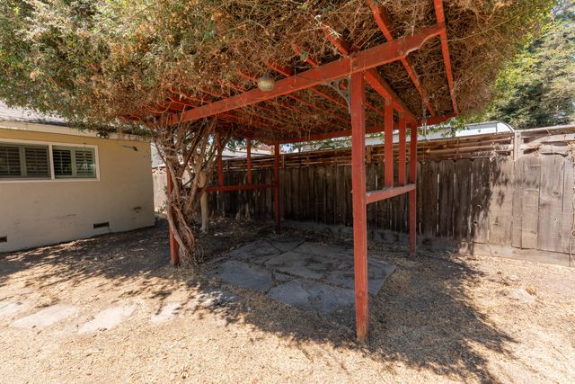 800 N Terrace Park Street, Tulare, CA 93274