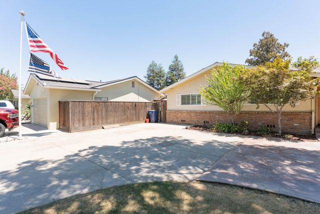 800 N Terrace Park Street, Tulare, CA 93274