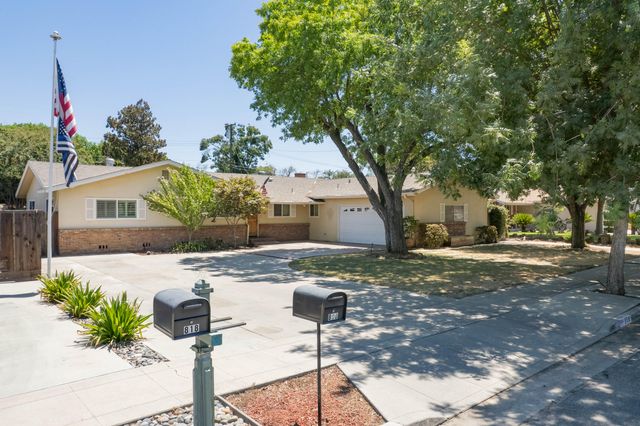 800 N Terrace Park Street, Tulare, CA 93274