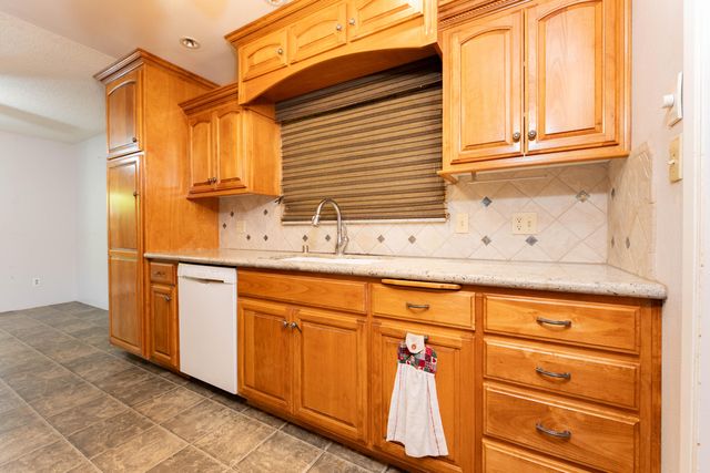 800 N Terrace Park Street, Tulare, CA 93274
