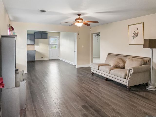 1128 S Sky Ave, Gonzales, LA 70737