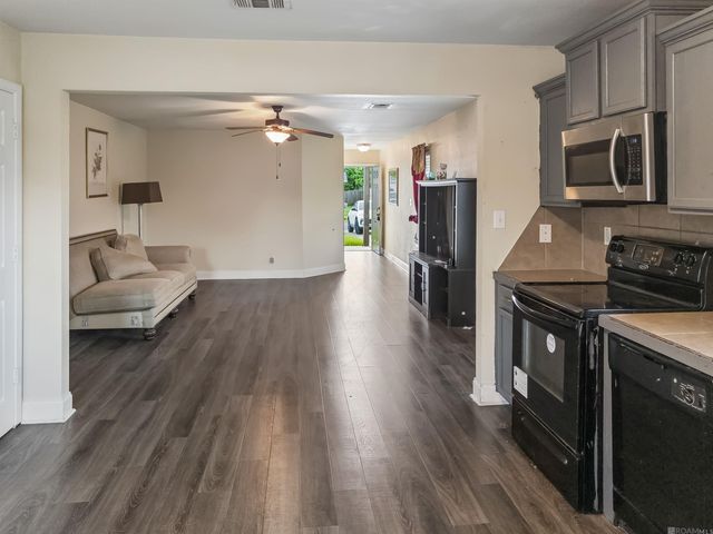 1128 S Sky Ave, Gonzales, LA 70737