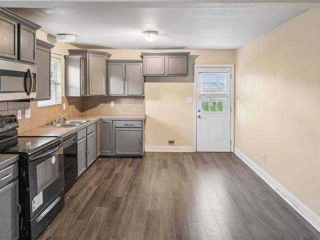 1128 S Sky Ave, Gonzales, LA 70737