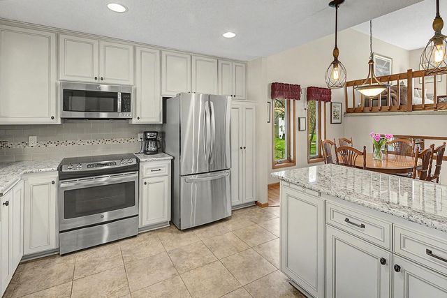 13027 Vernon Avenue, Savage, MN 55378