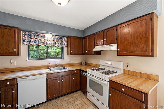 1938 Allenway Court, Rochester Hills, MI 48309