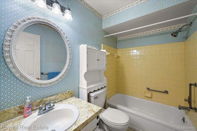 1938 Allenway Court, Rochester Hills, MI 48309