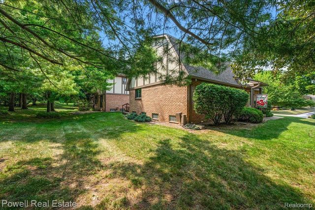 1938 Allenway Court, Rochester Hills, MI 48309