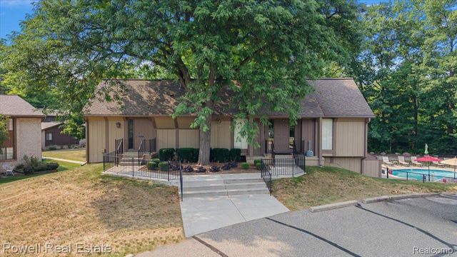 1938 Allenway Court, Rochester Hills, MI 48309