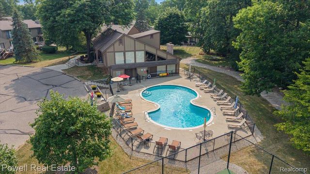 1938 Allenway Court, Rochester Hills, MI 48309
