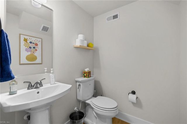 116 Arbormoor LN, Moyock, NC 27958