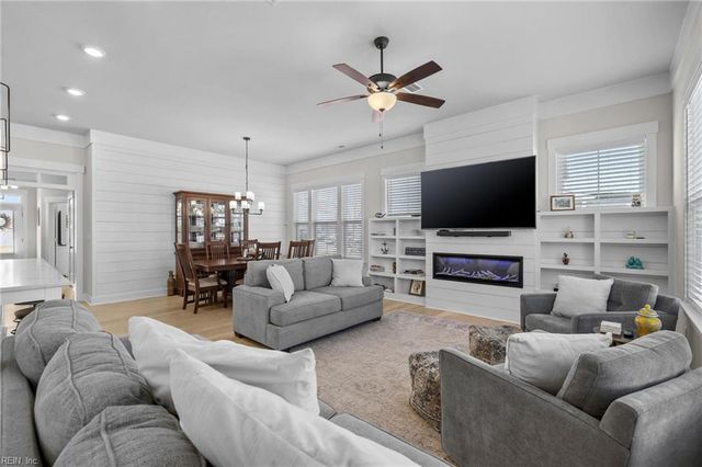 116 Arbormoor LN, Moyock, NC 27958