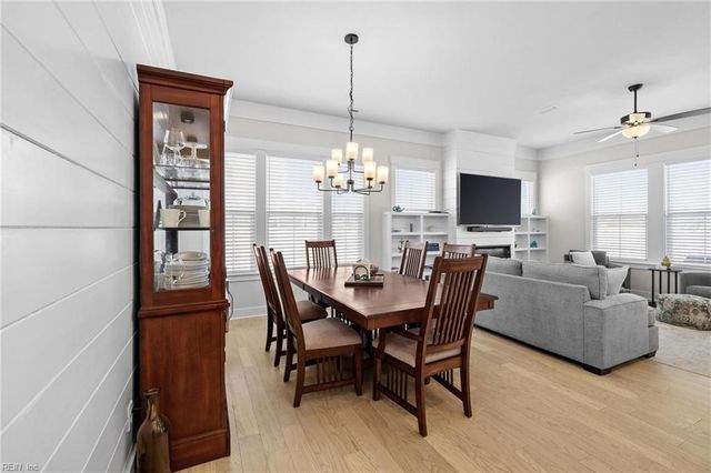 116 Arbormoor LN, Moyock, NC 27958