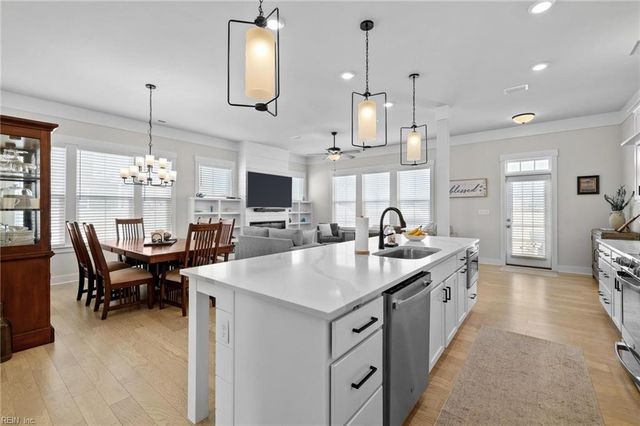 116 Arbormoor LN, Moyock, NC 27958