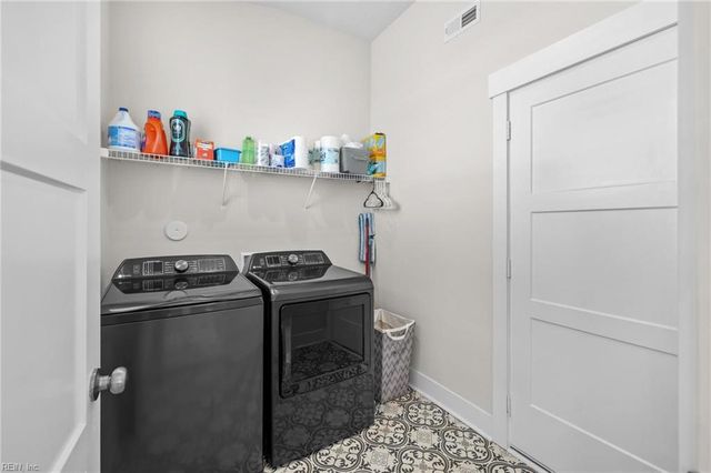 116 Arbormoor LN, Moyock, NC 27958