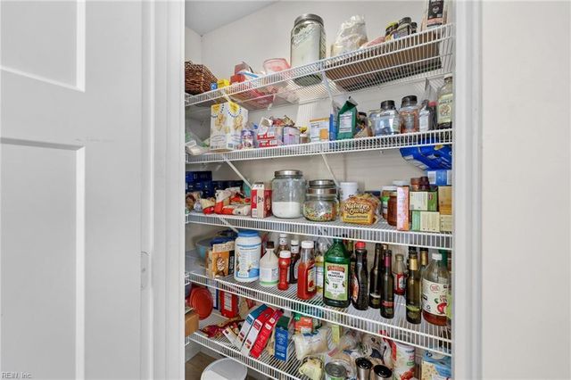 116 Arbormoor LN, Moyock, NC 27958