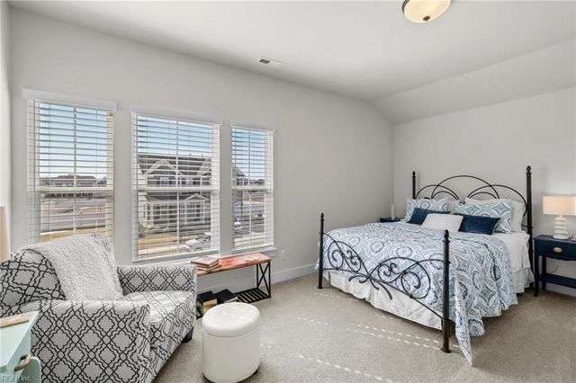 116 Arbormoor LN, Moyock, NC 27958