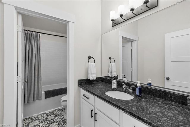 116 Arbormoor LN, Moyock, NC 27958