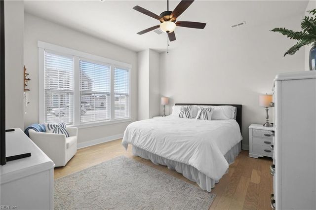 116 Arbormoor LN, Moyock, NC 27958