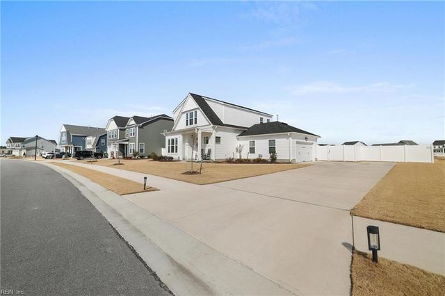 116 Arbormoor LN, Moyock, NC 27958