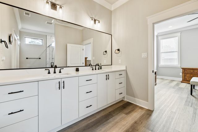 1129 Essex Drive, Benton, AR 72019