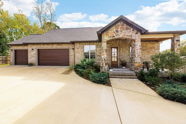 1129 Essex Drive, Benton, AR 72019
