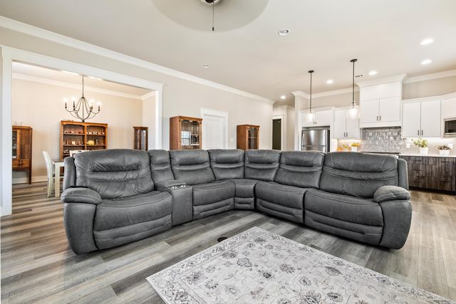 1129 Essex Drive, Benton, AR 72019