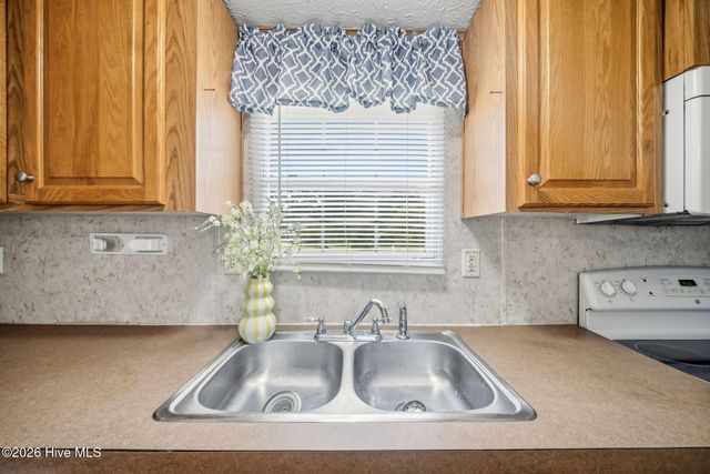 139 Green Hill Court, Rocky Point, NC 28457