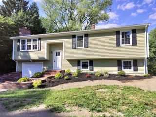 218 Pleasant St, Seekonk, MA 02771
