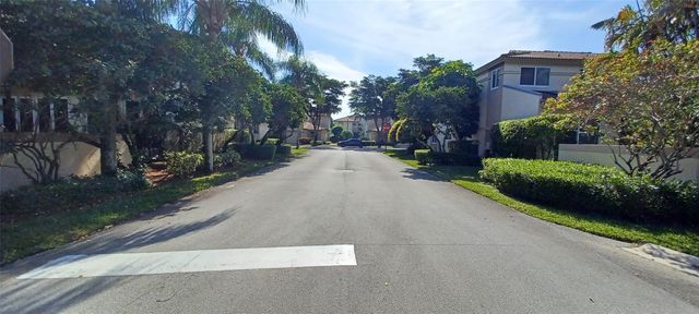 6688 Via Regina, Boca Raton, FL 33433