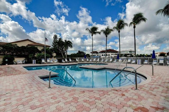 6688 Via Regina, Boca Raton, FL 33433