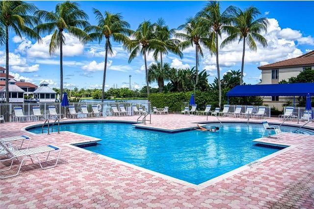 6688 Via Regina, Boca Raton, FL 33433