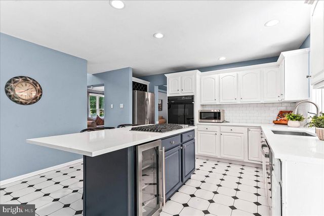 252 HIGHLAND AVE, Wayne, PA 19087