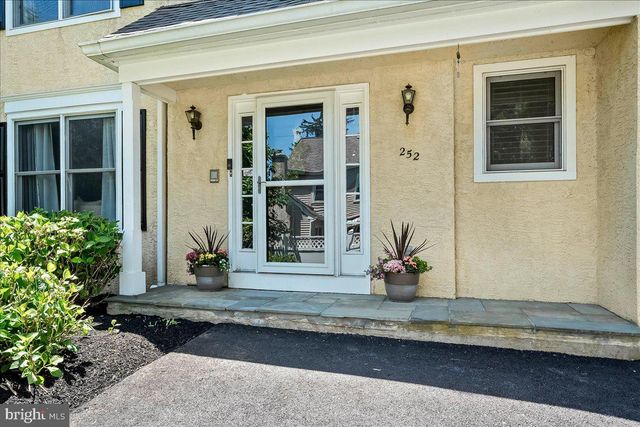 252 HIGHLAND AVE, Wayne, PA 19087