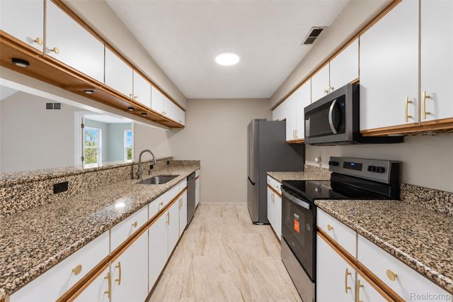 1359 Heatherwood Lane, Pittsfield Charter Township, MI 48108