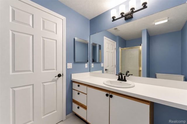 1359 Heatherwood Lane, Pittsfield Charter Township, MI 48108