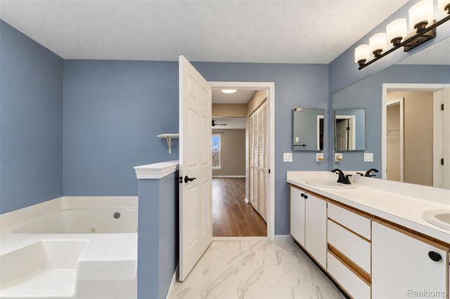 1359 Heatherwood Lane, Pittsfield Charter Township, MI 48108