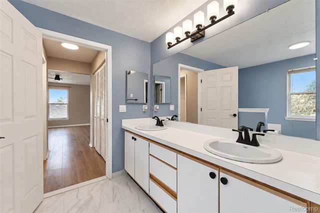 1359 Heatherwood Lane, Pittsfield Charter Township, MI 48108