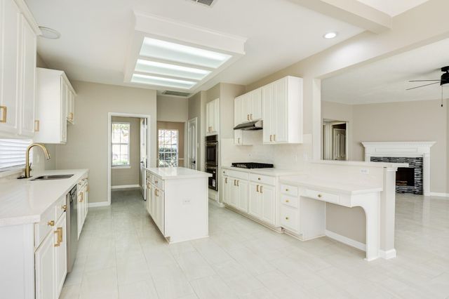 3206 Braesview Drive, Pearland, TX 77584