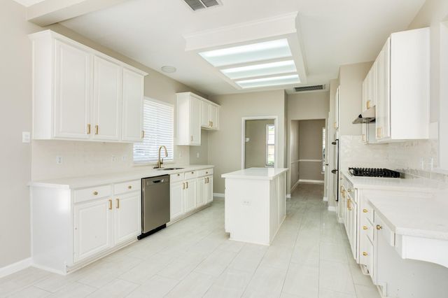 3206 Braesview Drive, Pearland, TX 77584