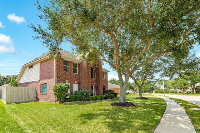 3206 Braesview Drive, Pearland, TX 77584