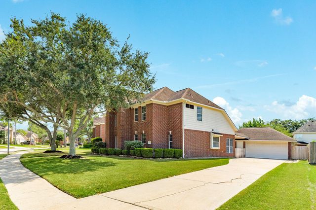 3206 Braesview Drive, Pearland, TX 77584