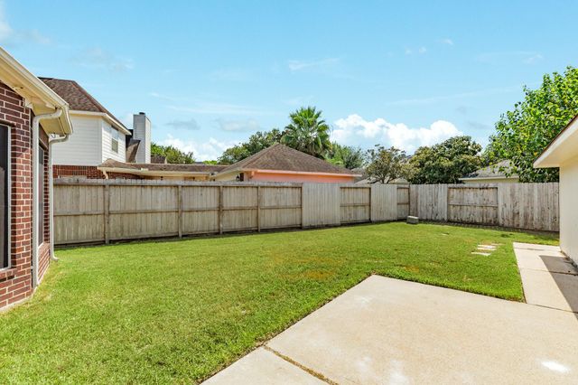 3206 Braesview Drive, Pearland, TX 77584