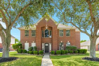 3206 Braesview Drive, Pearland, TX 77584