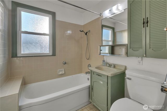 13607 2nd Avenue SW, Seattle, WA 98166