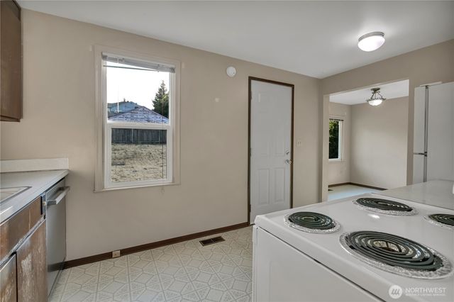 13607 2nd Avenue SW, Seattle, WA 98166