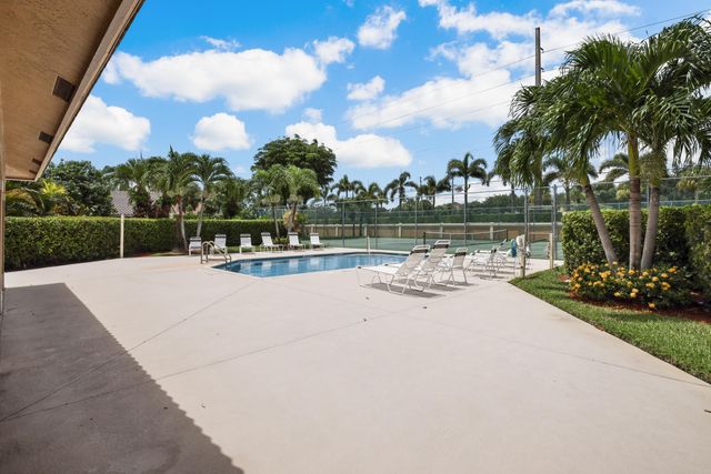 8218 Palm Gate Drive, Boynton Beach, FL 33436