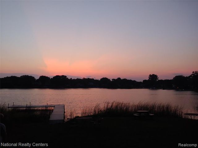 4967 Oak Hill Drive, Waterford, MI 48329