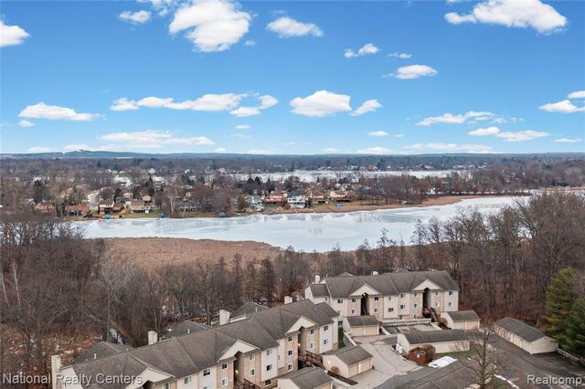 4967 Oak Hill Drive, Waterford, MI 48329