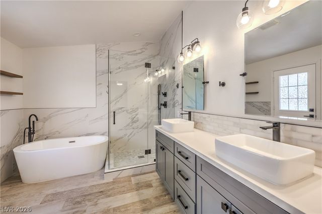 5325 North El Capitan Way, Las Vegas, NV 89149