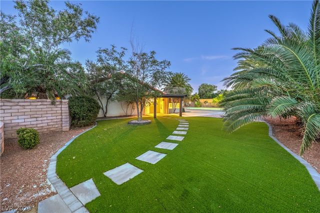 5325 North El Capitan Way, Las Vegas, NV 89149